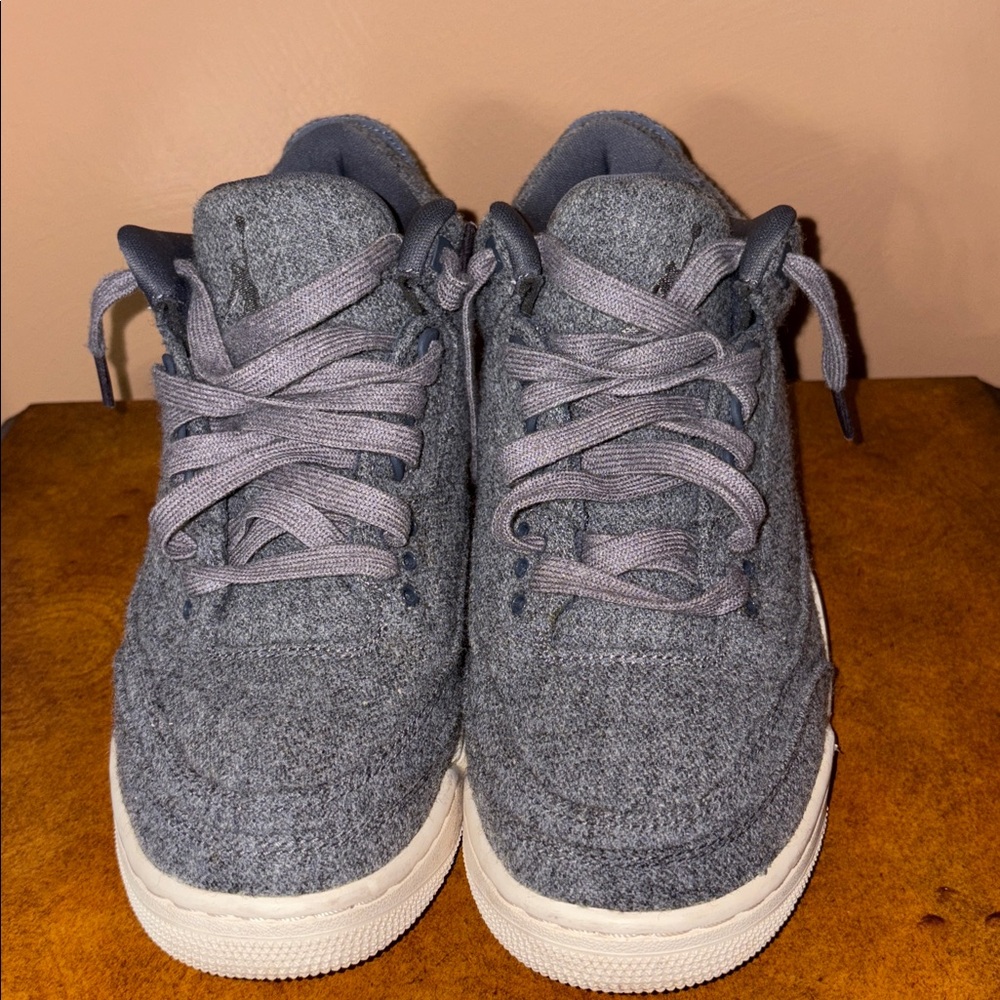 Jordan Kids Sneakers in Gray and White Wool
